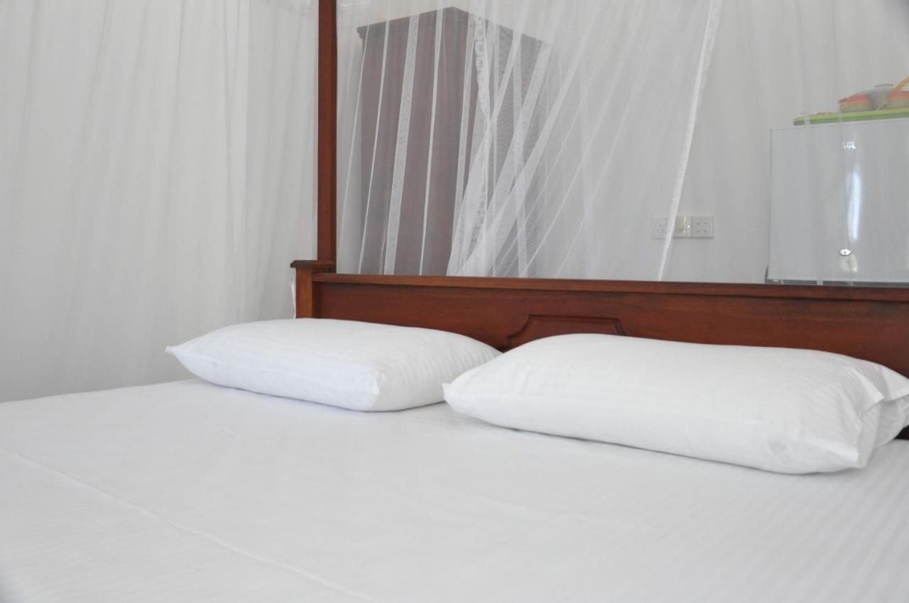 The Ocean Bed & Breakfast Unawatuna Exterior photo